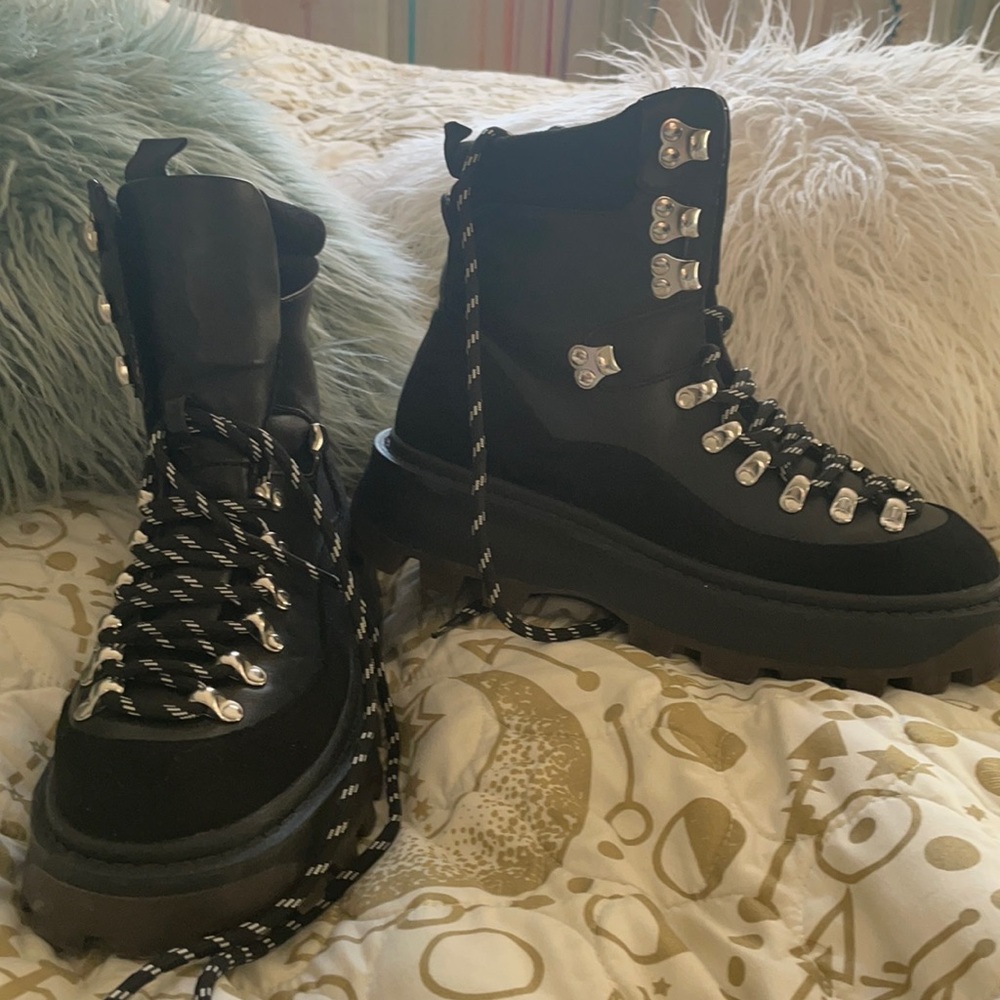 Urban outfitters stomps boots